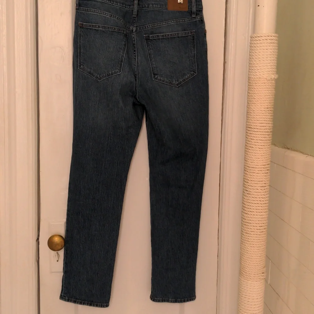 New Madewell slim boy blue jeans.  Size 28.  38" long Medium Blue Wash, Premium - Picture 3 of 9